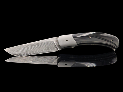 LINER LOCK CORNOUAILLE DAMAS INOX / ZIRCONIUM ET CORNE DE BUFFLE