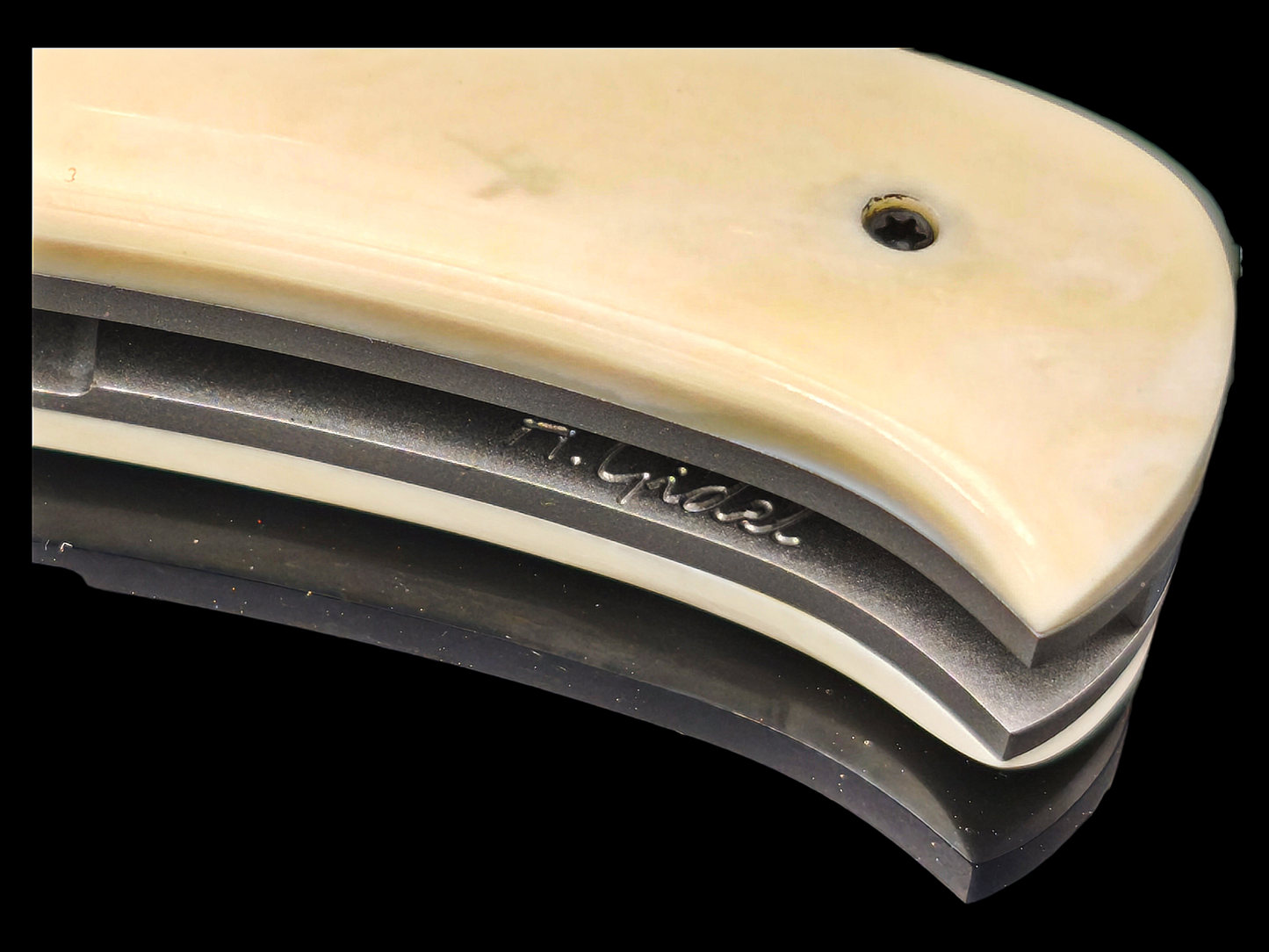 LINER LOCK CORNOUAILLE DAMAS MAISON / ZIRCONIUM ET IVOIRE DE PHACOCHERE