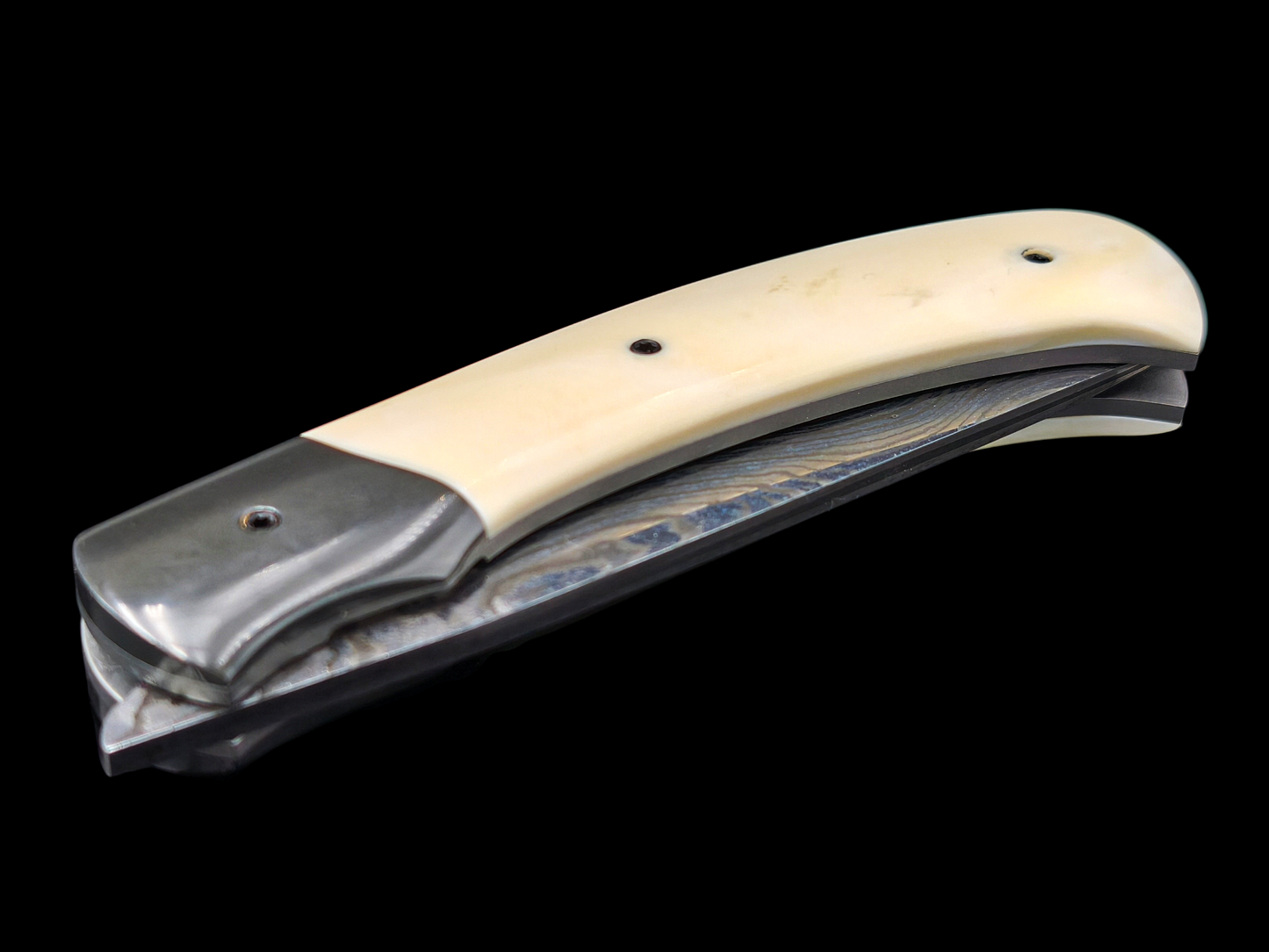 LINER LOCK CORNOUAILLE DAMAS MAISON / ZIRCONIUM ET IVOIRE DE PHACOCHERE