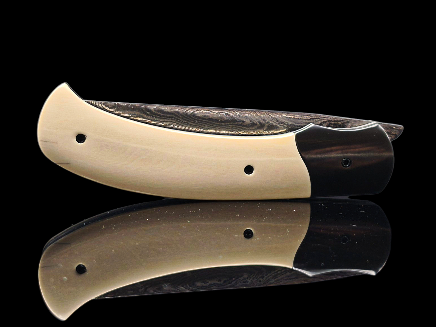 LINER LOCK CORNOUAILLE DAMAS CARBONE / ZIRCONIUM ET IVOIRE DE MAMMOUTH