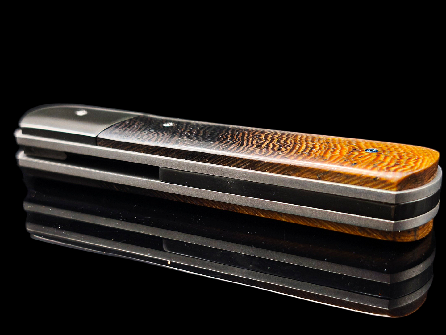 LINER LOCK "LE STAFF" DAMAS CARBONE / ZIRCONIUM ET WENGE