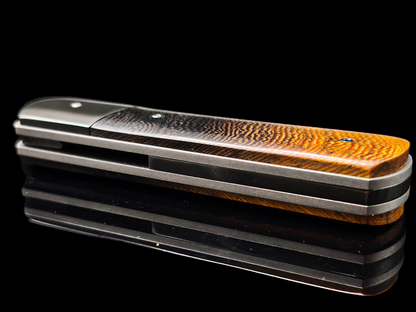 LINER LOCK "LE STAFF" DAMAS CARBONE / ZIRCONIUM ET WENGE